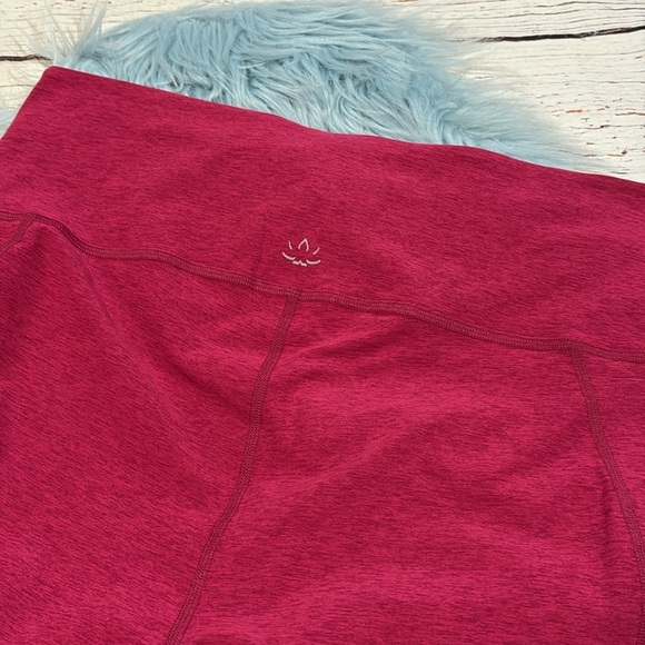 NWT Beyond Yoga Spacedye Out Of Pocket High Waisted Capri Leggings Dragonfruit - Picture 5 of 9